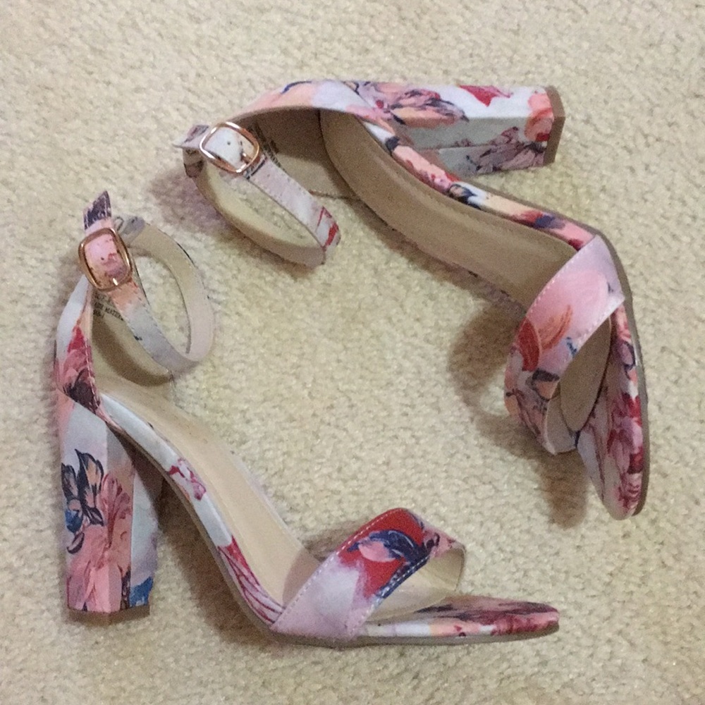 Bamboo floral open toe sandals 6.5